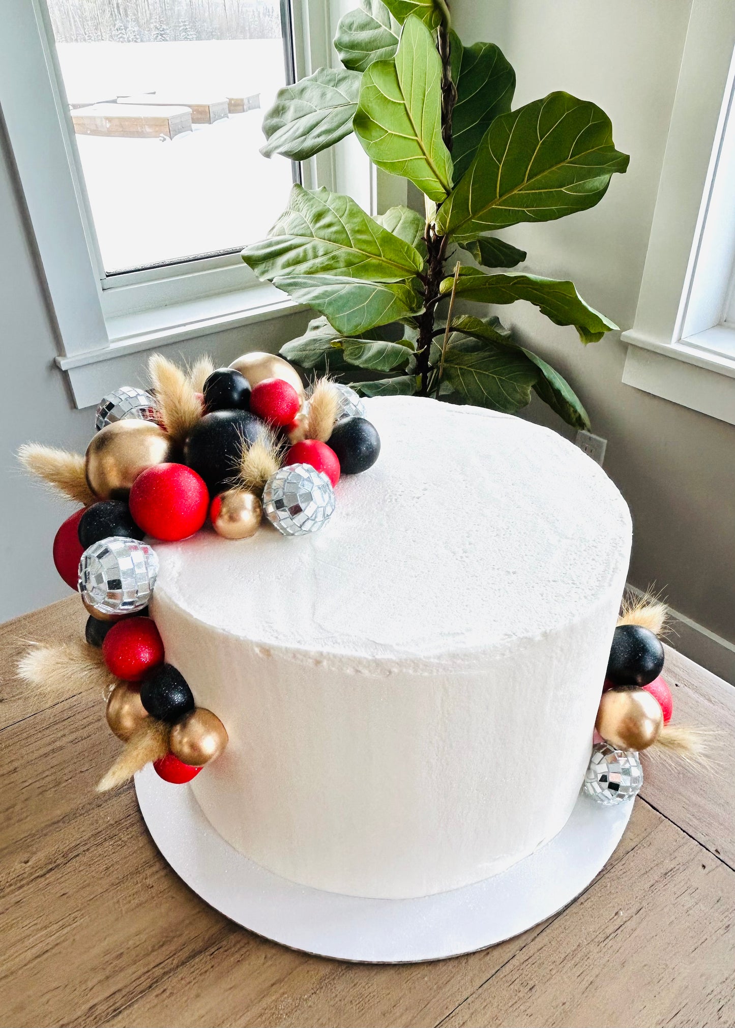 Custom 8β Round Cake Orders